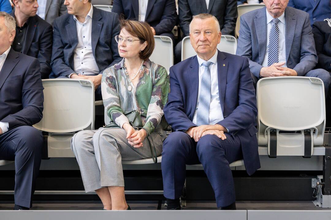 Prezidento Valdo Adamkaus lengvosios atletikos maniežo atidarymas