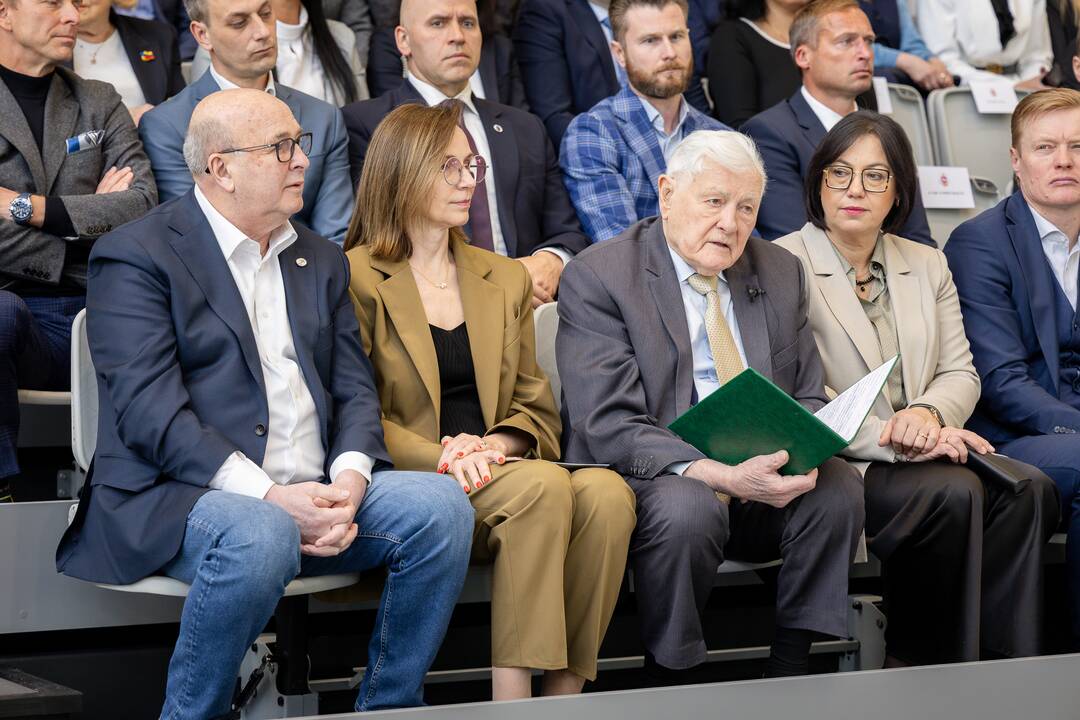 Prezidento Valdo Adamkaus lengvosios atletikos maniežo atidarymas