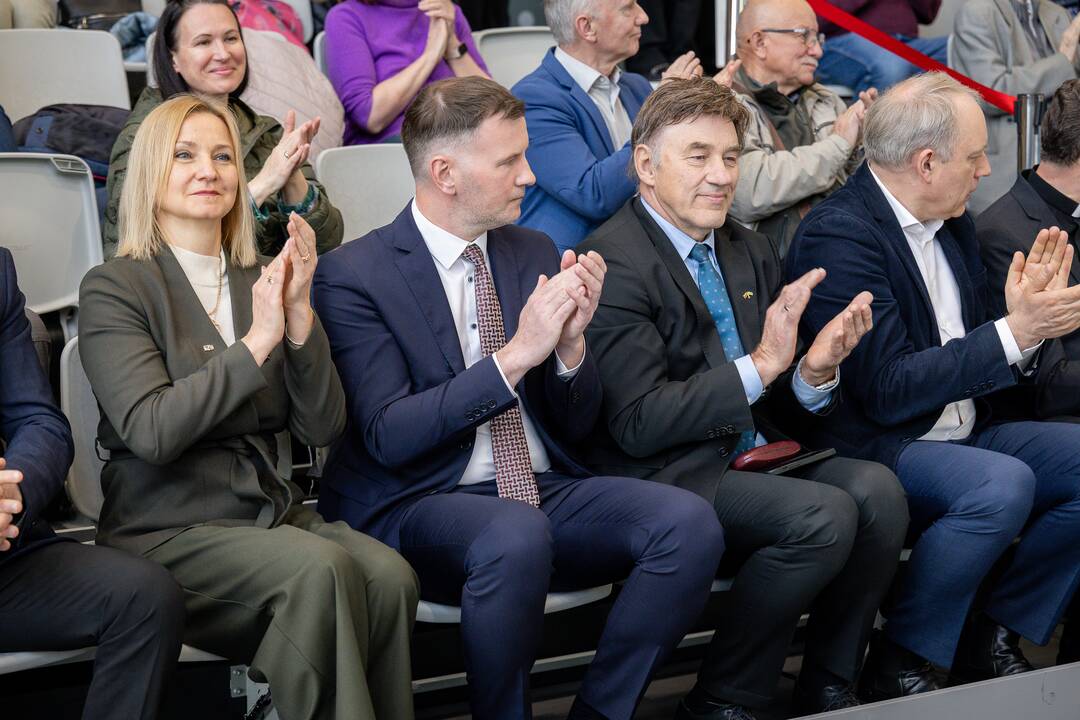 Prezidento Valdo Adamkaus lengvosios atletikos maniežo atidarymas