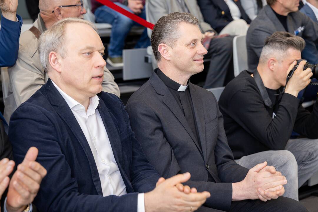 Prezidento Valdo Adamkaus lengvosios atletikos maniežo atidarymas