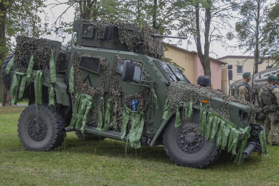 Karinės technikos paroda Išlauže