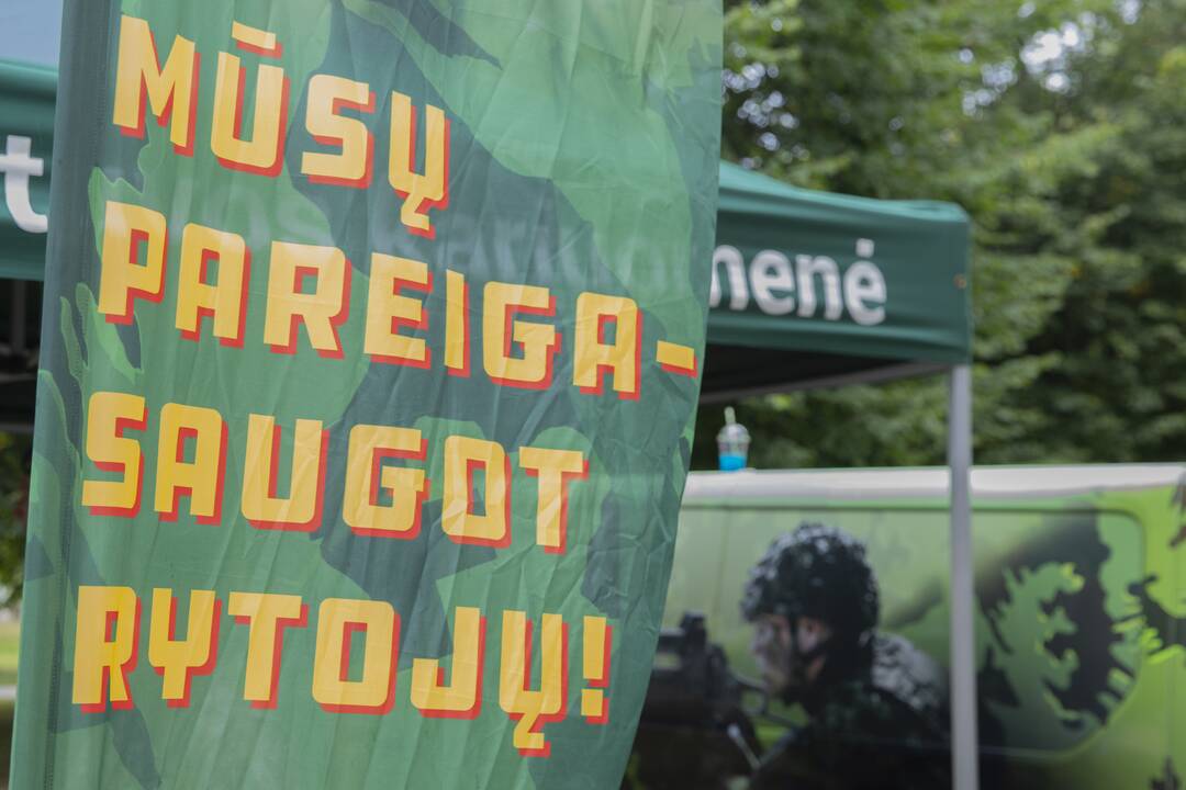 Karinės technikos paroda Išlauže
