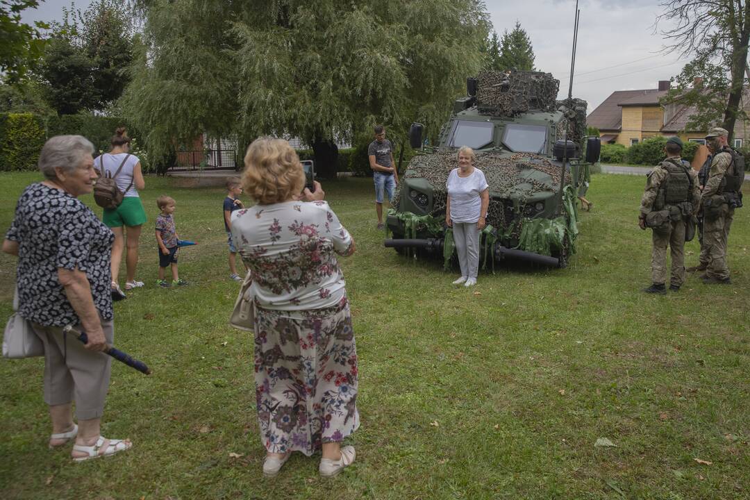 Karinės technikos paroda Išlauže