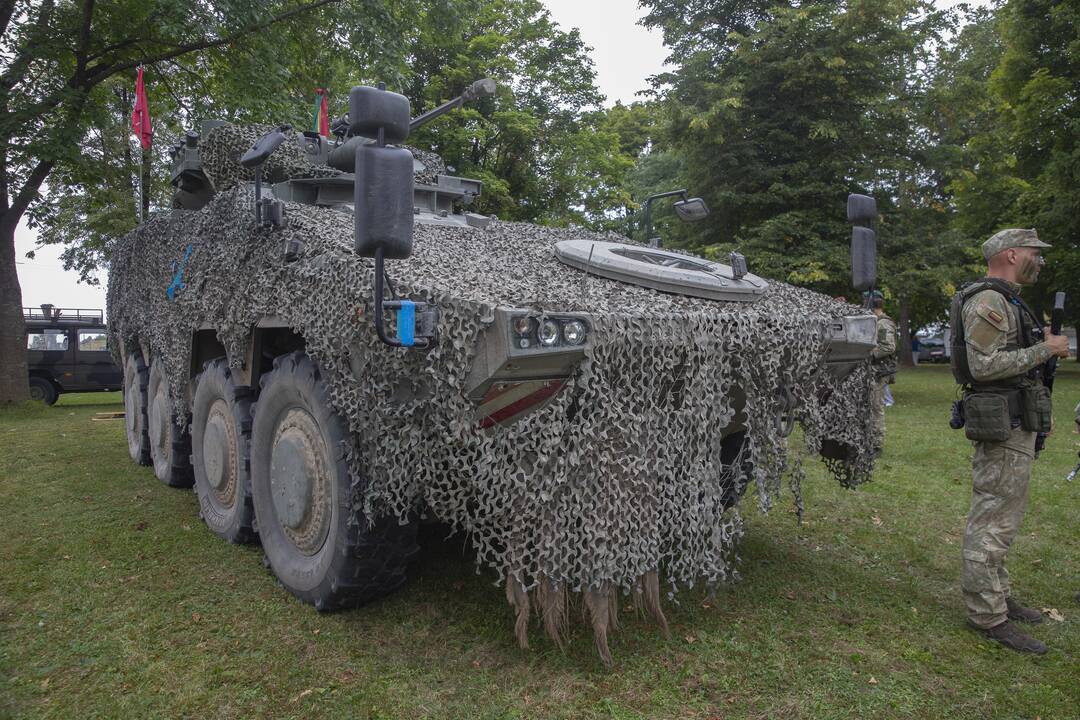 Karinės technikos paroda Išlauže