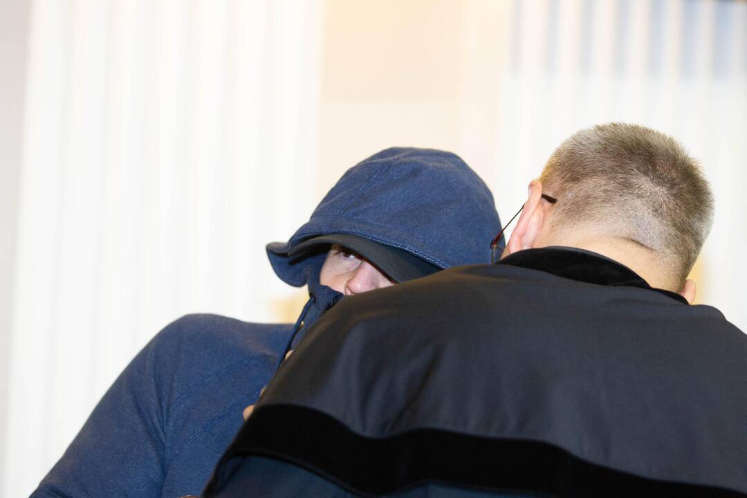 Teisiama pavojinga kalinių gauja