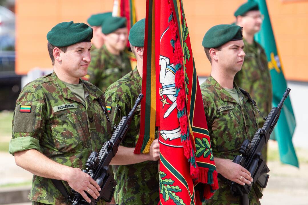 Sausumos pajėgų vado pareigų perdavimo ceremonija