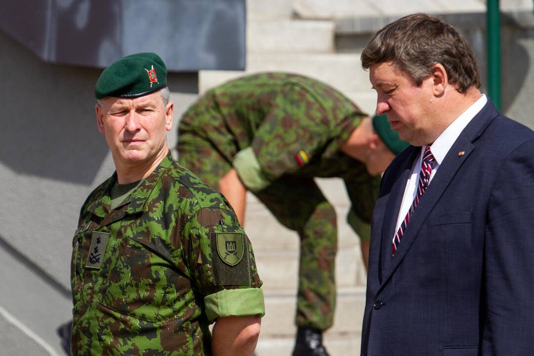 Sausumos pajėgų vado pareigų perdavimo ceremonija