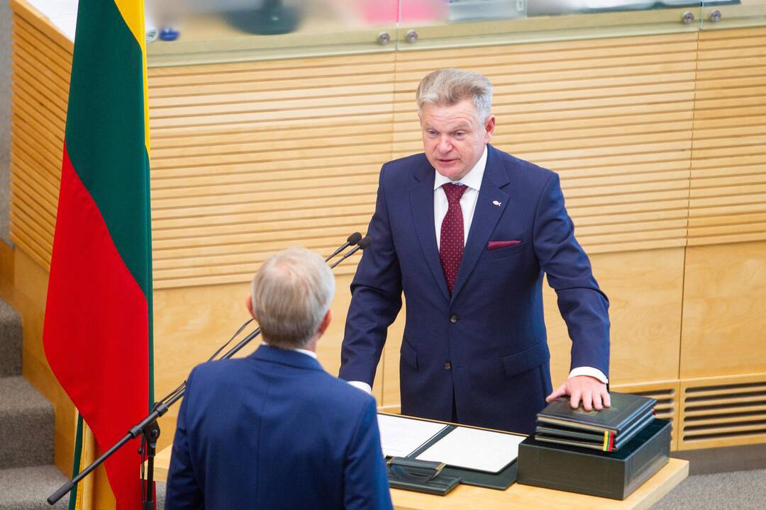 Prisiekė trys nauji ministrai