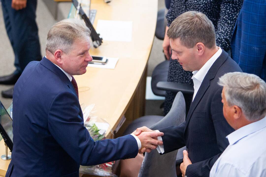 Prisiekė trys nauji ministrai