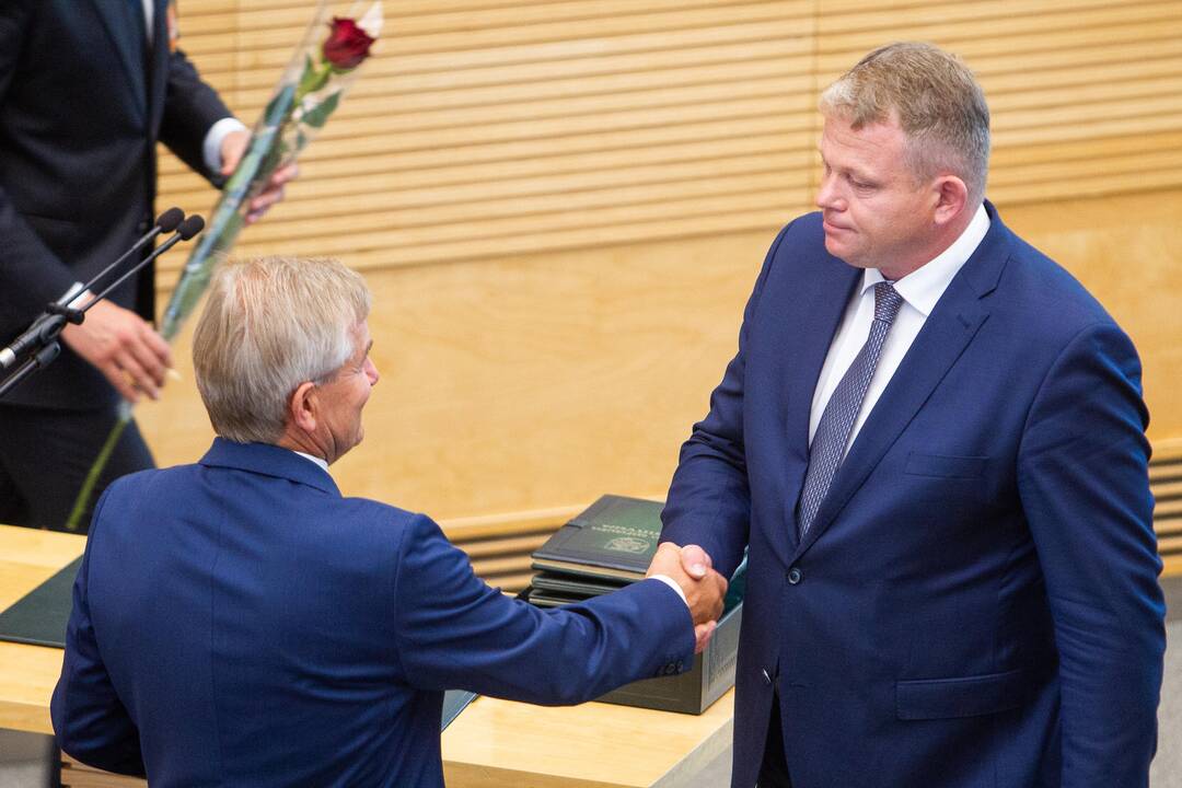Prisiekė trys nauji ministrai