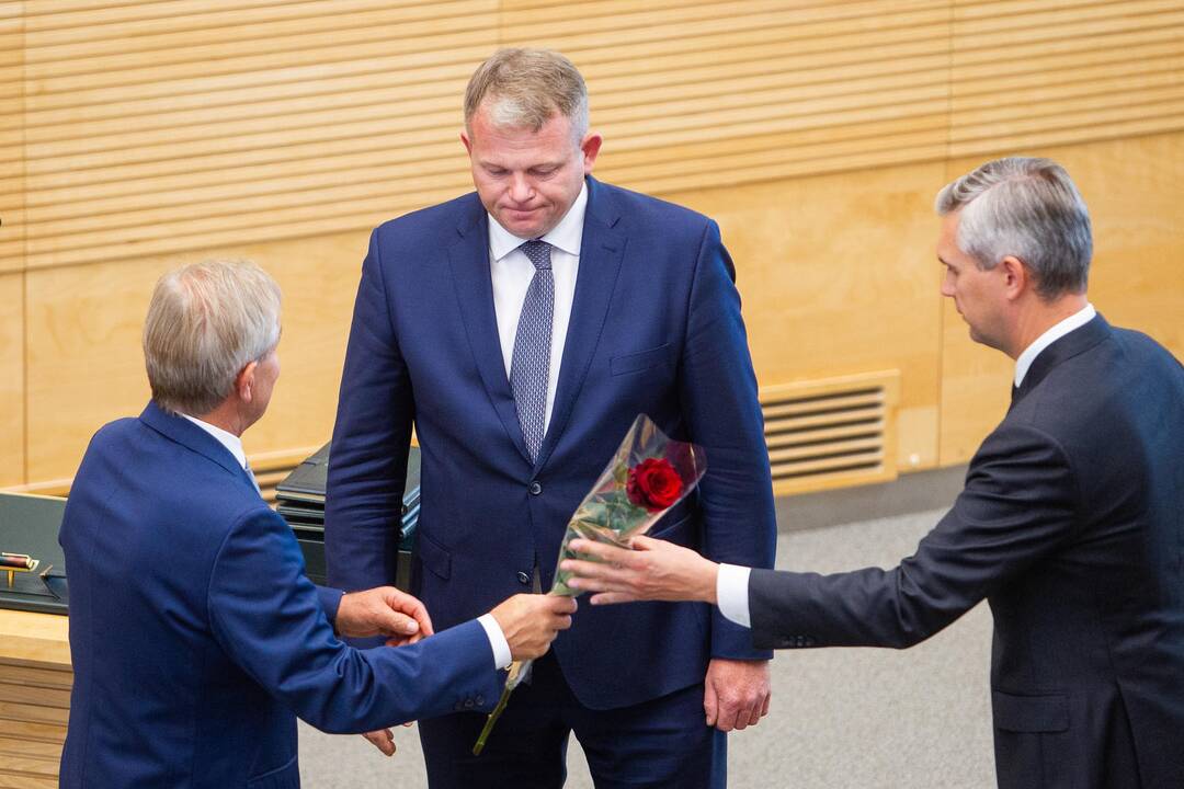 Prisiekė trys nauji ministrai