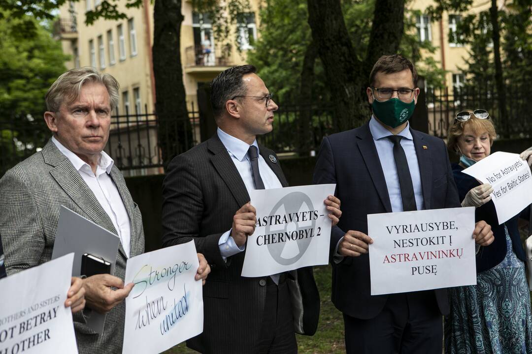 Piketas prie Latvijos ambasados Vilniuje