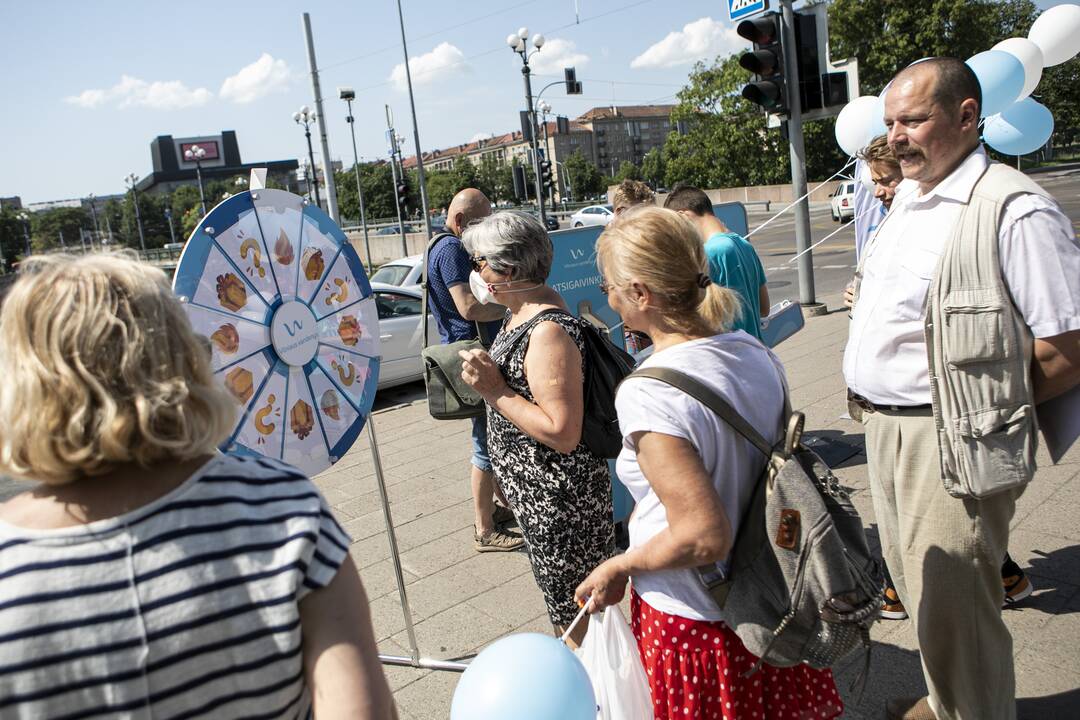 Mobiliųjų vandens gertuvių sostinėje atidarymas