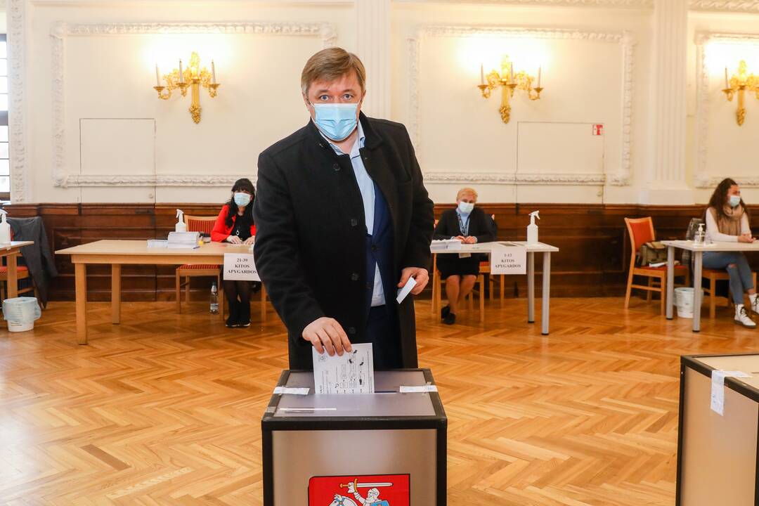 Išankstinis balsavimas: balsuoja partijų lyderiai