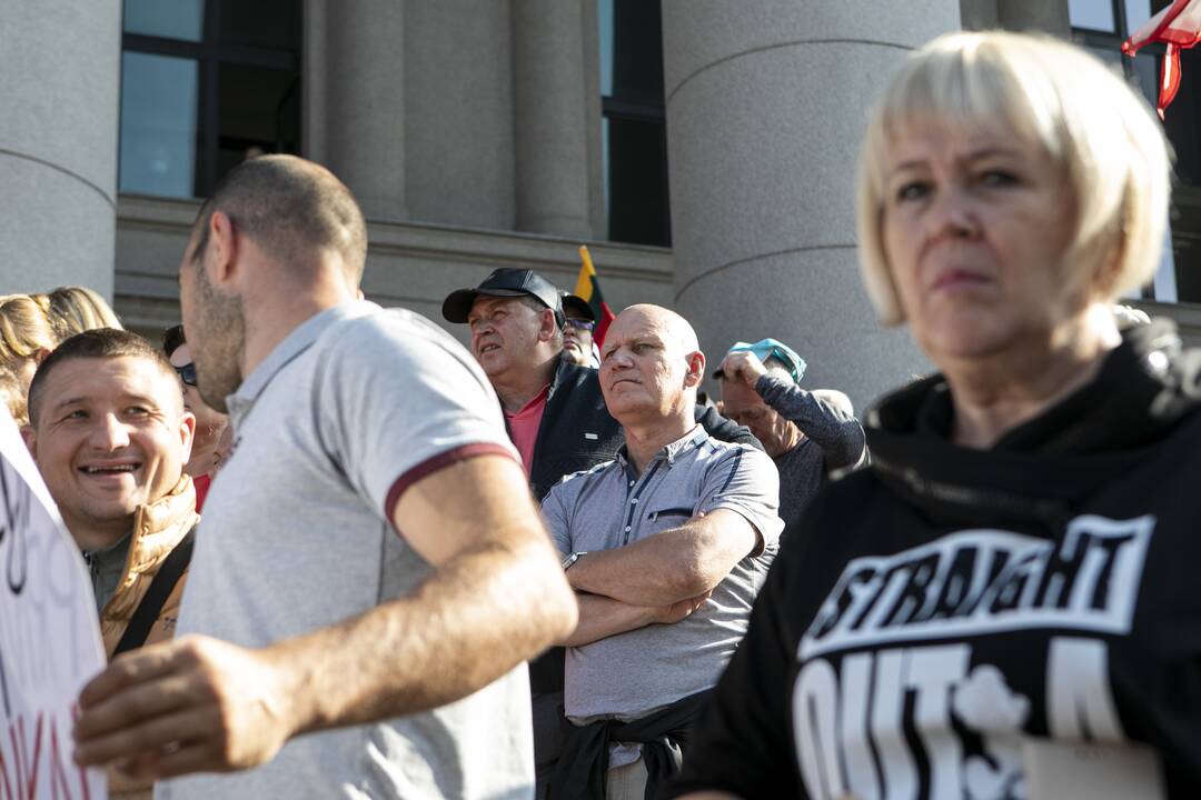 Protestas prie Seimo prieš COVID-19 ribojimus