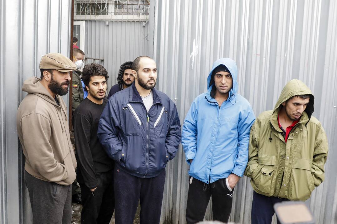 Migrantai Kybartų užsieniečių registracijos centre