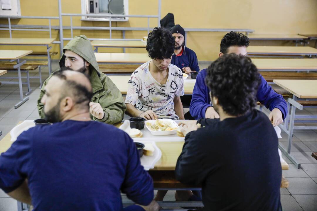 Migrantai Kybartų užsieniečių registracijos centre