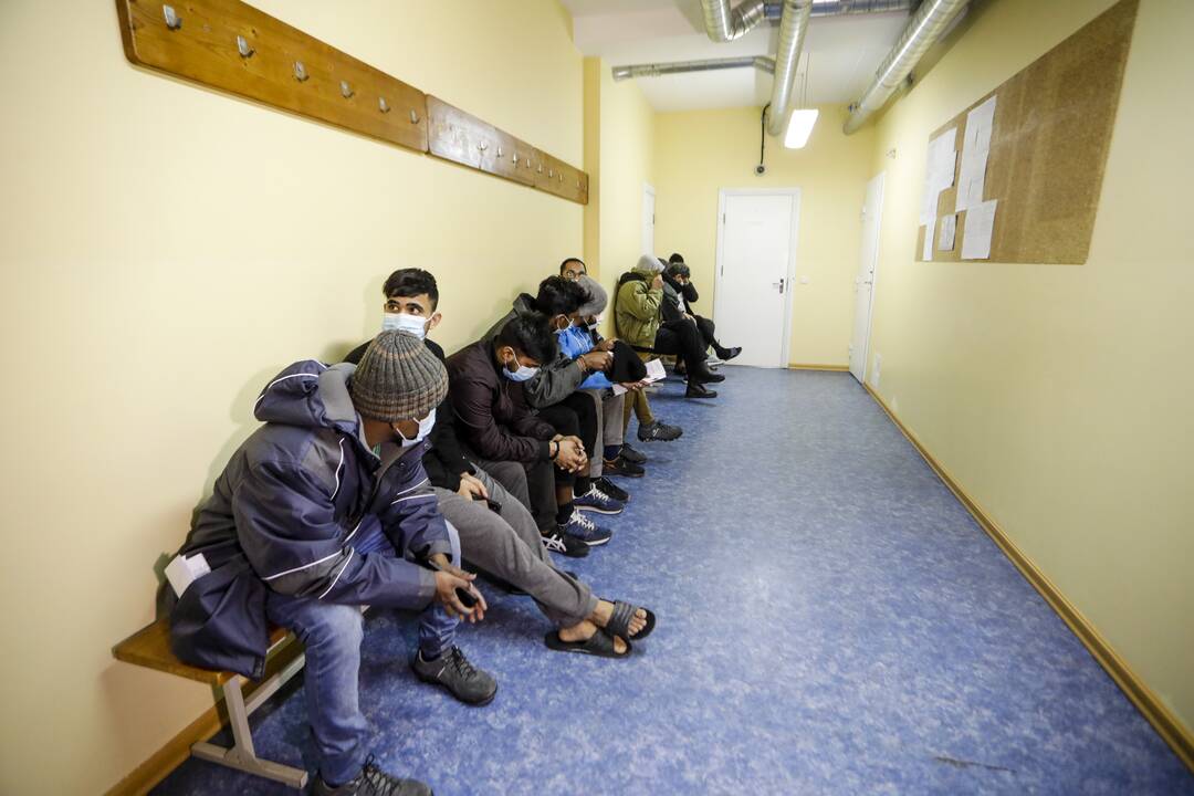 Migrantai Kybartų užsieniečių registracijos centre