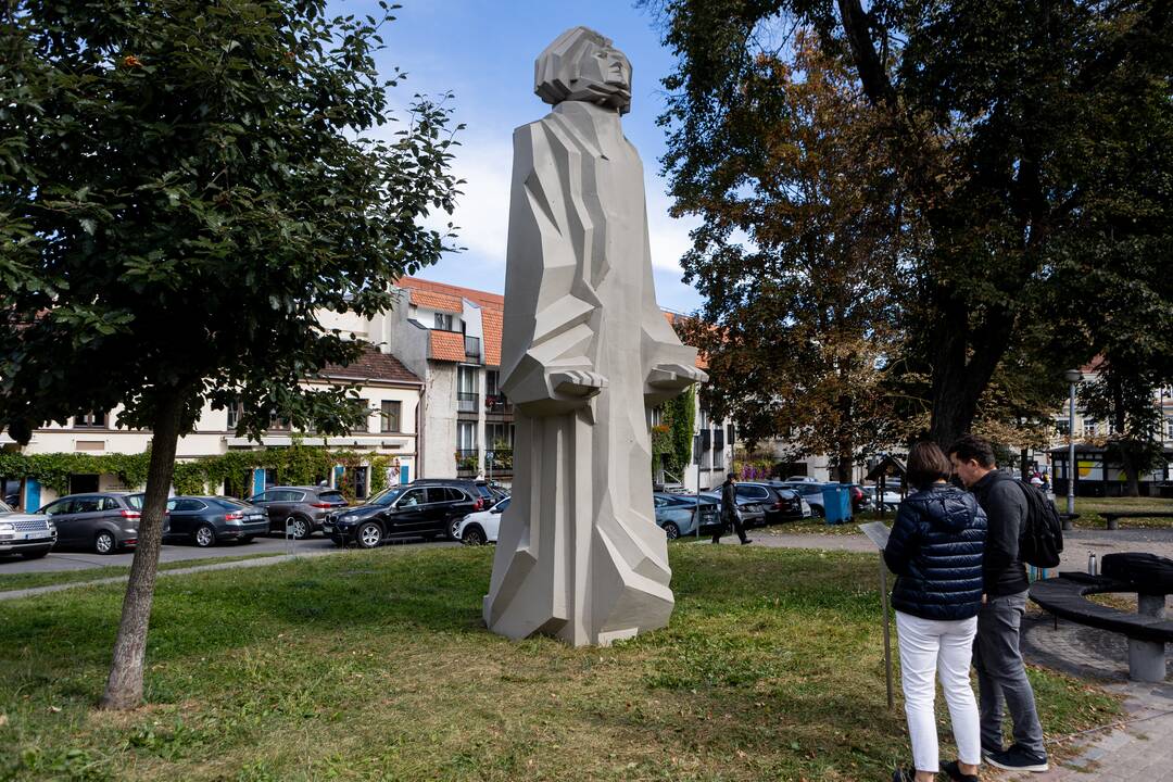 K. Sirvydo skvere atidengta A. Mickevičiaus skulptūra