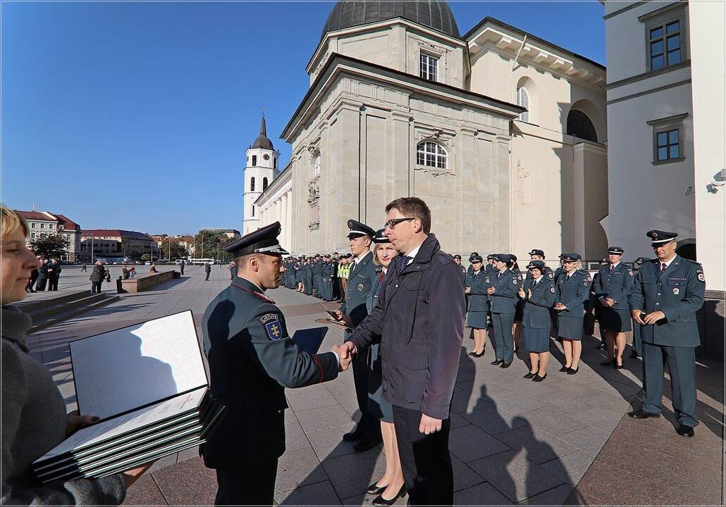 Policija mini Angelų sargų dieną