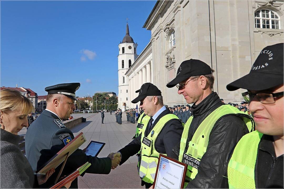 Policija mini Angelų sargų dieną