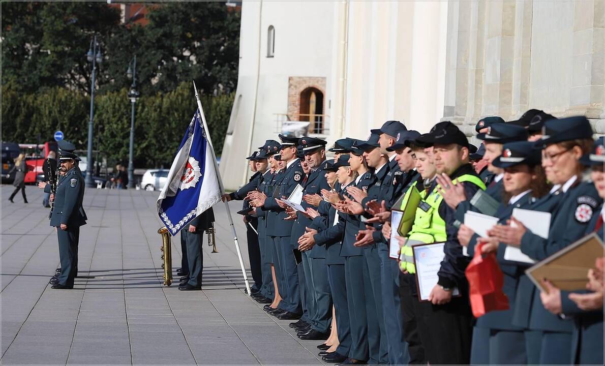 Policija mini Angelų sargų dieną