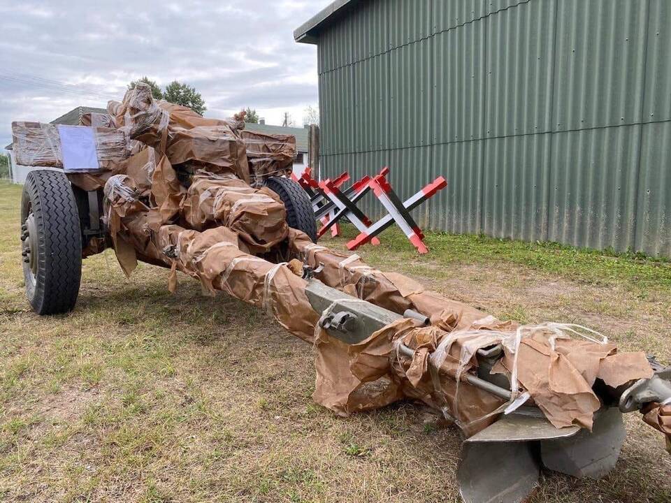 Lietuvos kariuomenės rezerve buvusios 105 mm haubicos M50/M101 iškeliavo į Ukrainą.