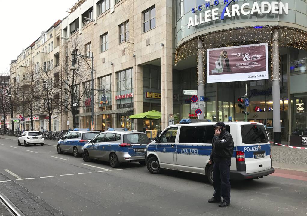 Vokietijoje sulaikyti du broliai, įtariami planavę išpuolį prekybos centre