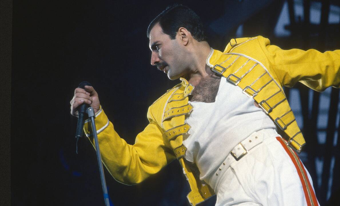 1991 m. nuo AIDS mirė britų legendinės grupės „Queen“ 45 metų vokalistas Freddie Mercury. Gimė 1946 m.