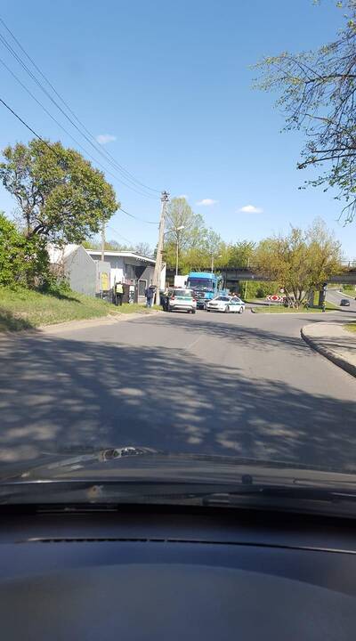 Vilniuje golfas susidūrė su sunkvežimiu, nukentėjo du žmonės
