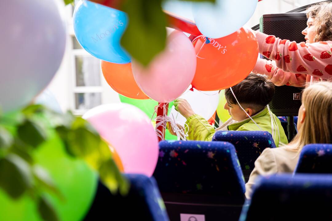 Pajudėjo „Baltic Pride“ Vaivorykštės autobusas