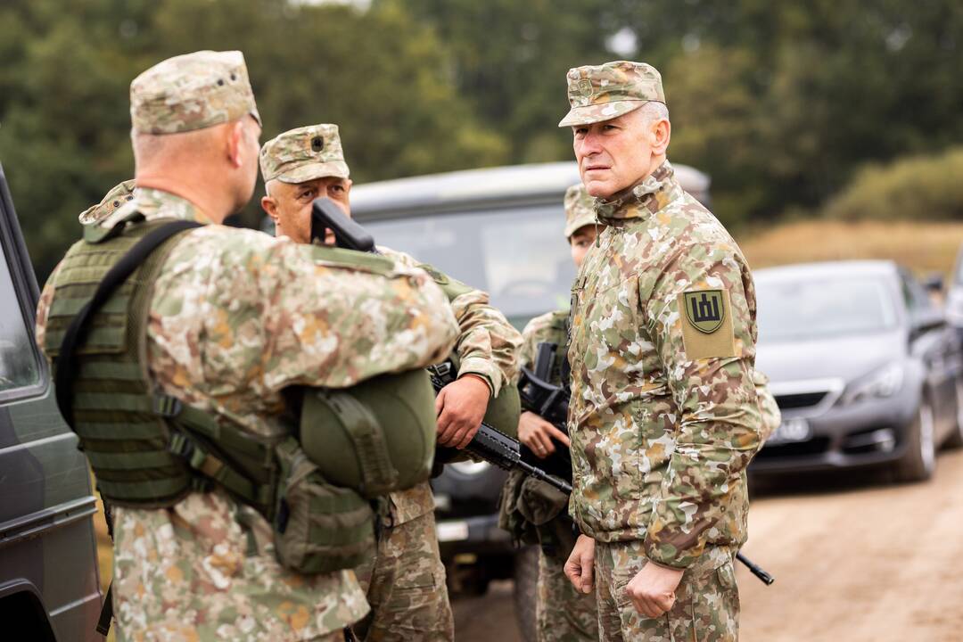 V. Rupšys lankė karius, saugančius valstybės sieną