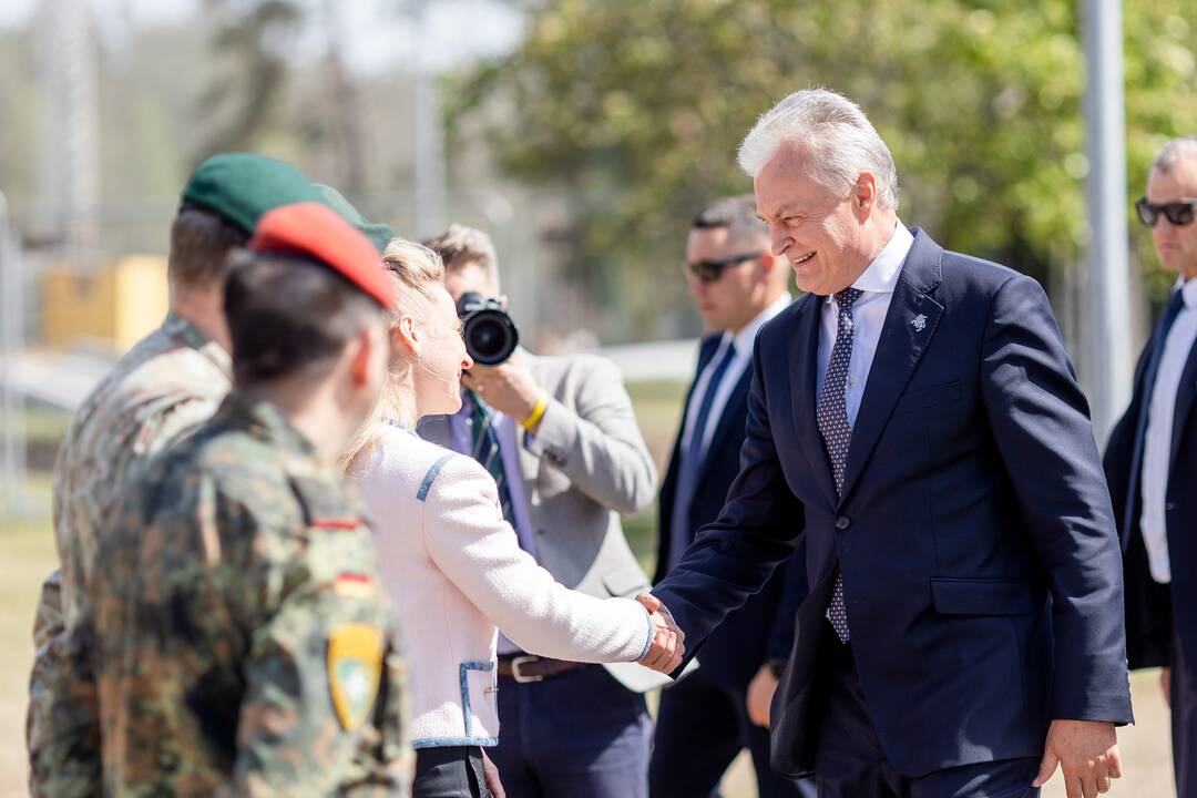 Lietuvos ir Vokietijos prezidentai lankėsi kariniame poligone Pabradėje