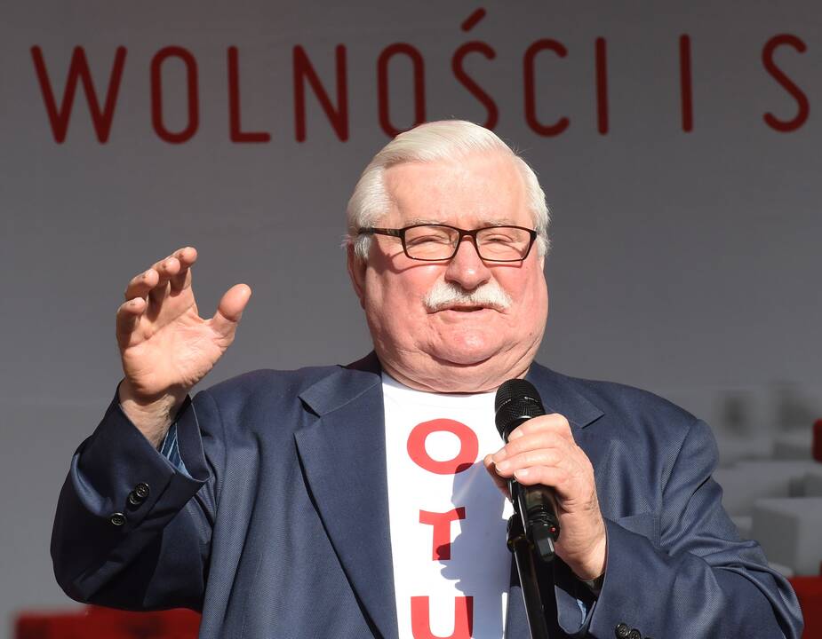 1943 m gimė buvęs Lenkijos prezidentas, 1983 metų Nobelio Taikos premijos laureatas Lechas Walesa (Lechas Valensa).
