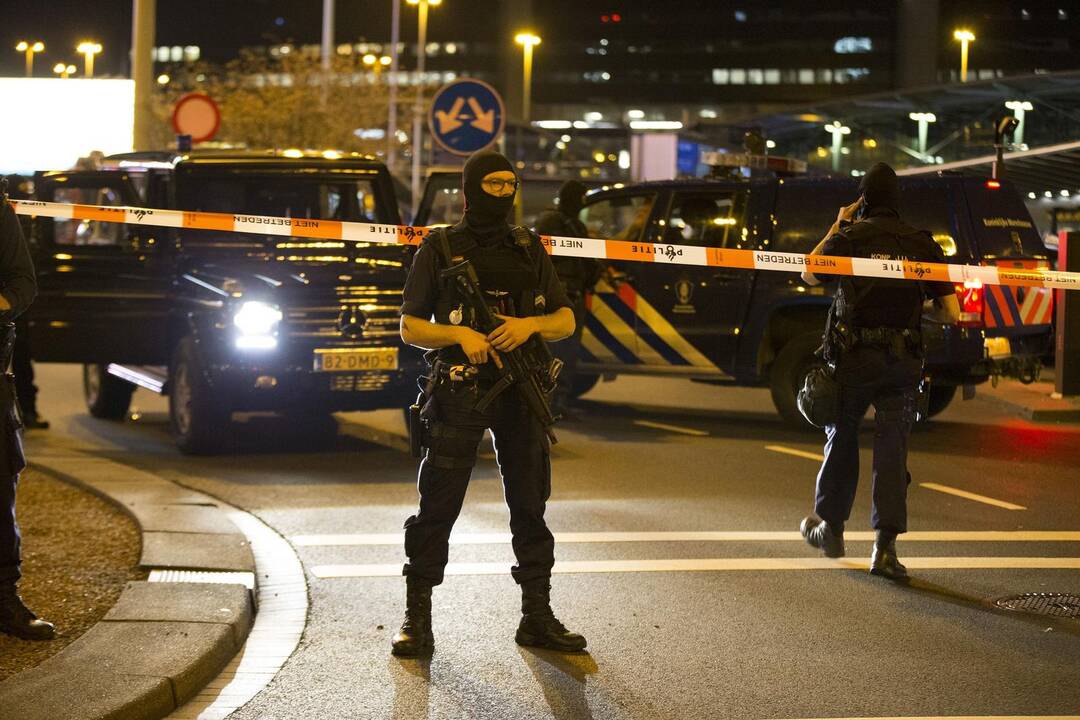 Nerimas Amsterdame: dėl saugumo pavojaus evakuotas oro uostas
