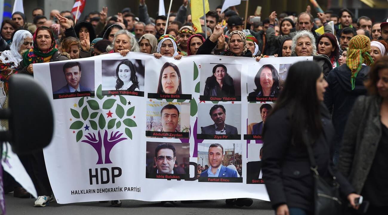 Turkijos prokurdiška partija po parlamentarų arešto boikotuos parlamentą