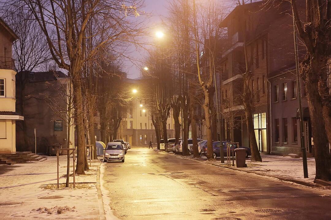 Stebina plieskiantys žibintai