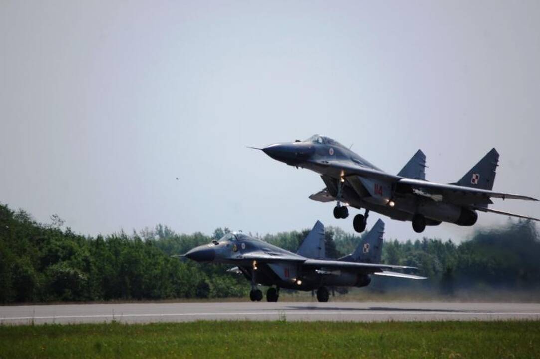 Baltijos oro erdvę saugantiems NATO naikintuvams darbo netrūksta