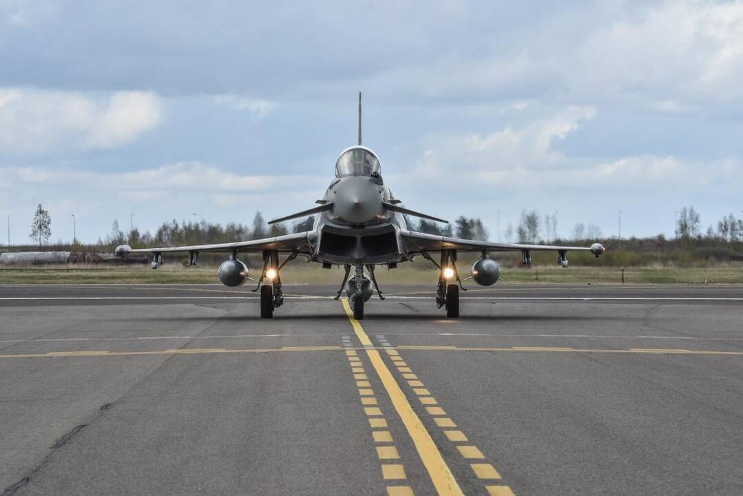 NATO naikintuvai dukart lydėjo rusų karo orlaivius