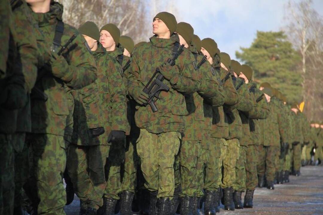 Premjeras tikėjosi daugiau savanorių į karinę tarnybą