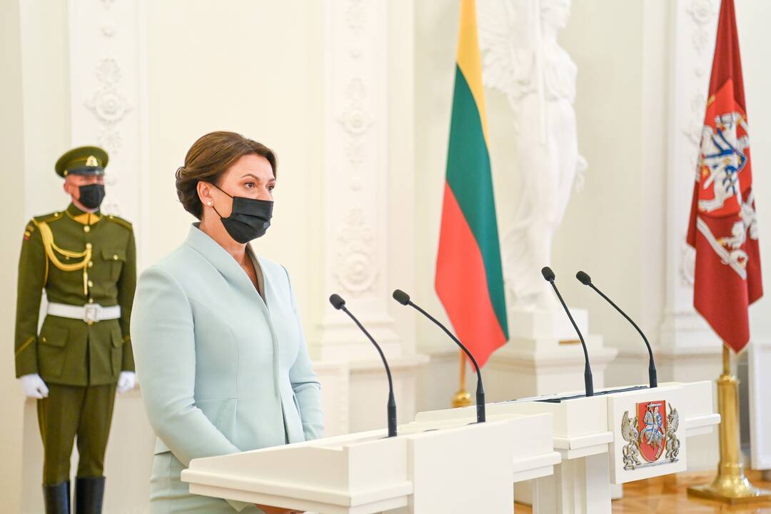 Prezidentas įteikė Vasario 16-osios apdovanojimus
