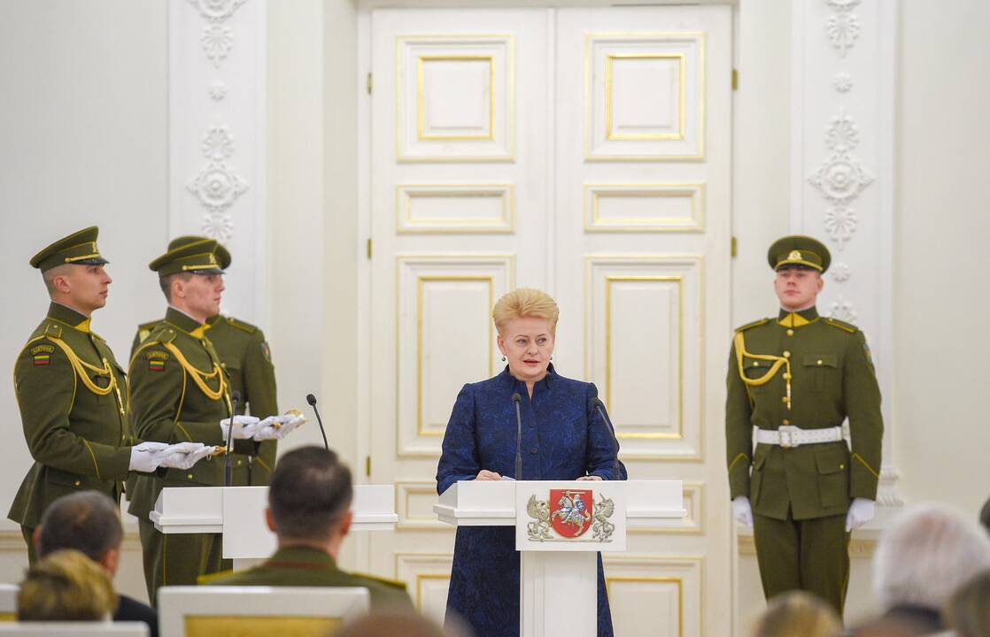 Prezidentė suteikė generolų laipsnius karininkams