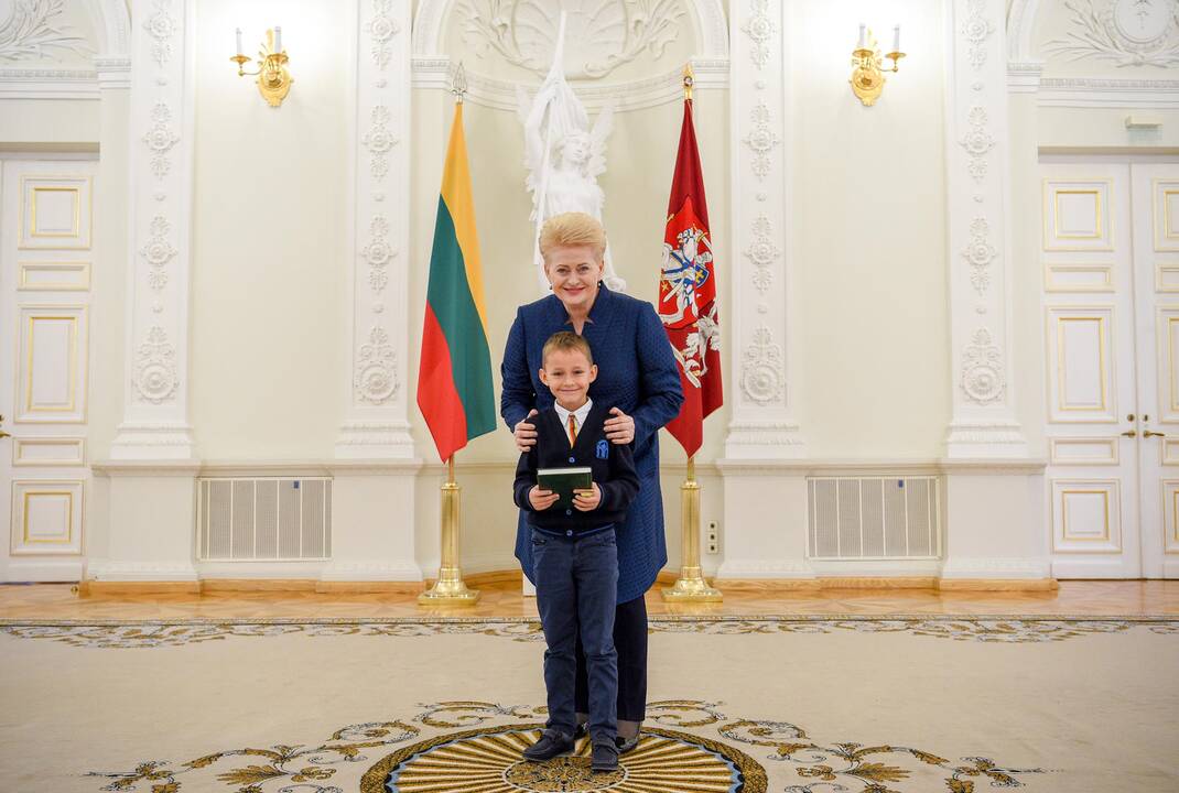 Konstitucijos egzamino nugalėtojų apdovanojimai