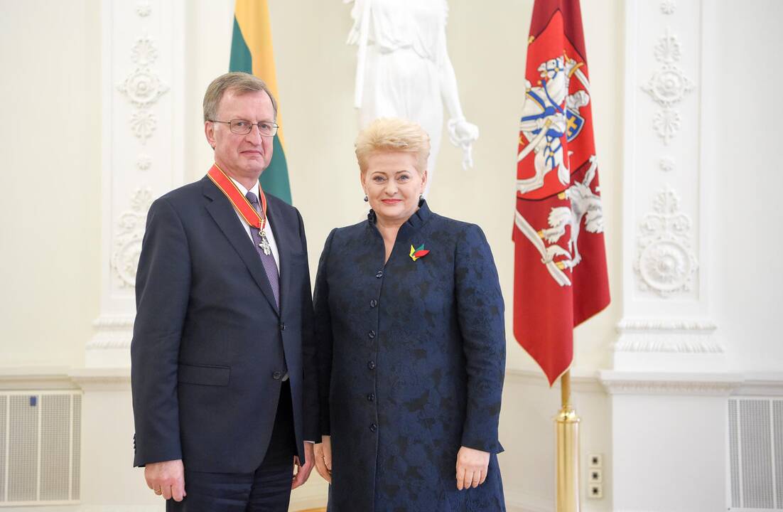 Prezidentė įteikė valstybės ordinus ir medalius