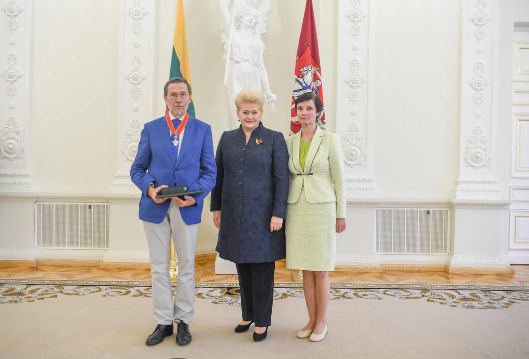 Prezidentė įteikė valstybės ordinus ir medalius