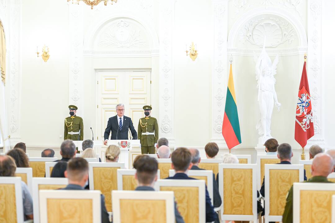 Prezidentas įteikė Vasario 16-osios apdovanojimus