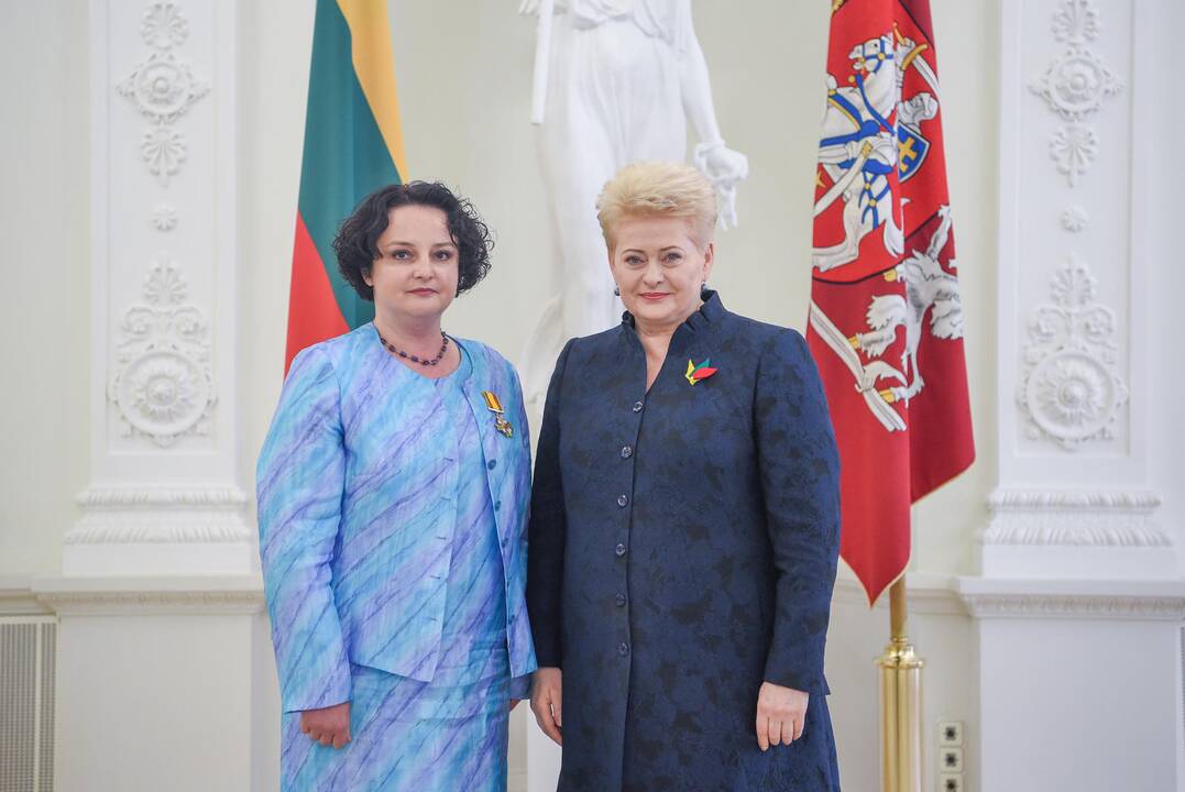 Prezidentė įteikė valstybės ordinus ir medalius