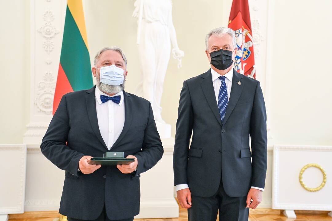 Prezidentas įteikė Vasario 16-osios apdovanojimus