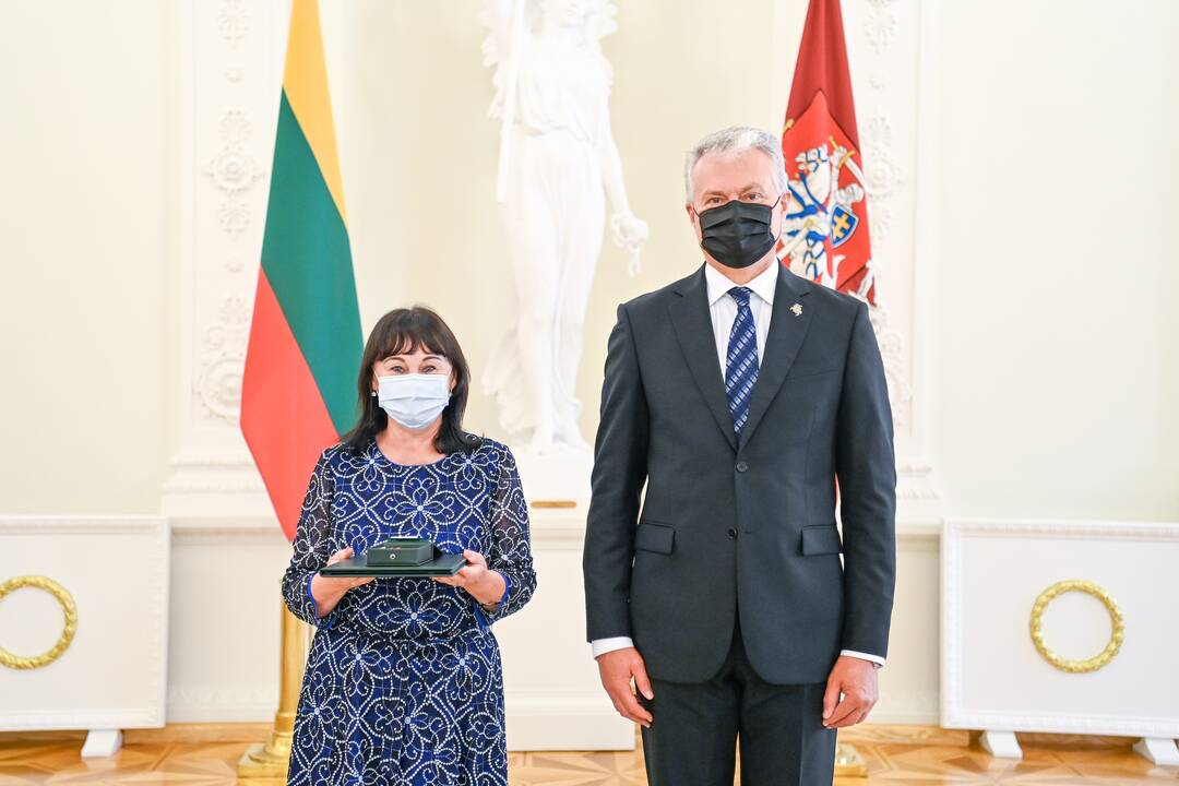 Prezidentas įteikė Vasario 16-osios apdovanojimus