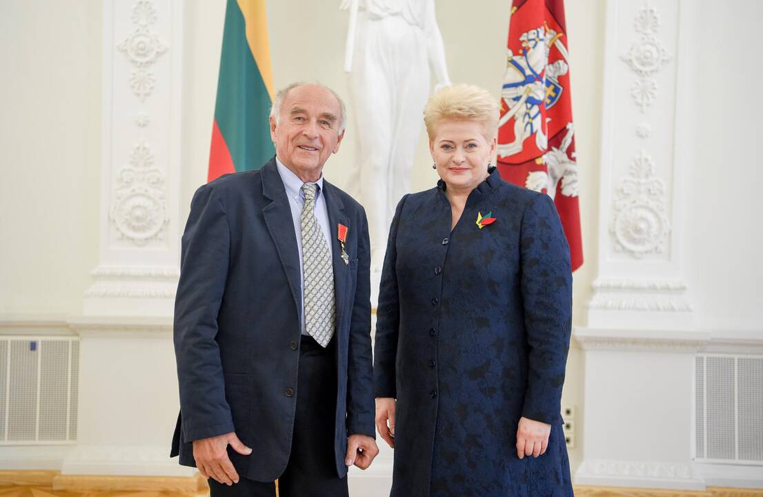 Prezidentė įteikė valstybės ordinus ir medalius